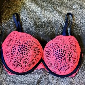 Victoria's Secret size 34DD bra